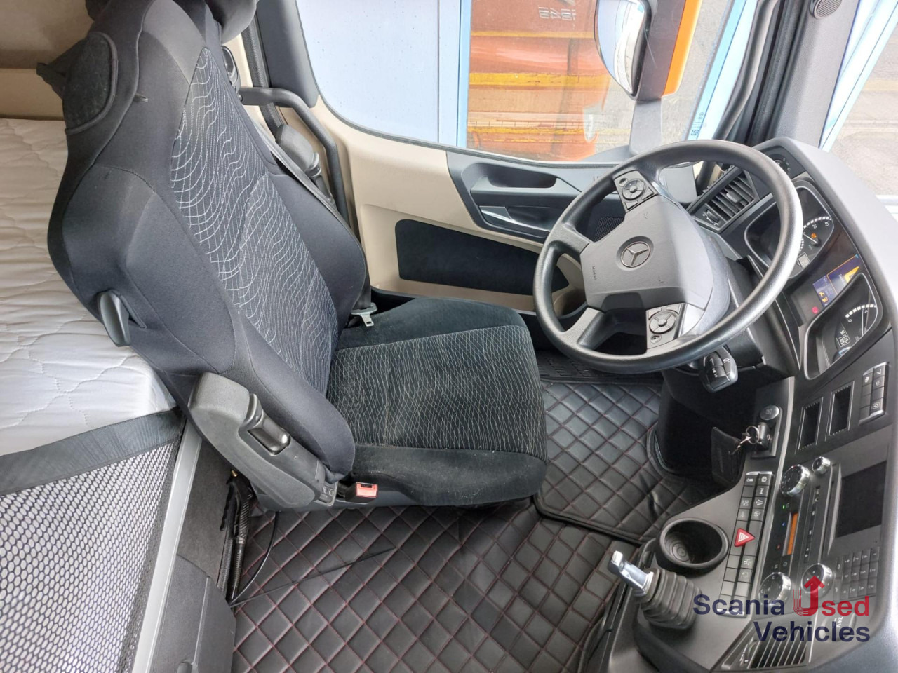 MERCEDES-BENZ Actros 1845 LS 4X2 SILOZUG komplett (2017+2016) - Cabeza tractora: foto 5 MERCEDES-BENZ Actros 1845 LS 4X2 SILOZUG komplett (2017+2016) - Cabeza tractora: foto 5