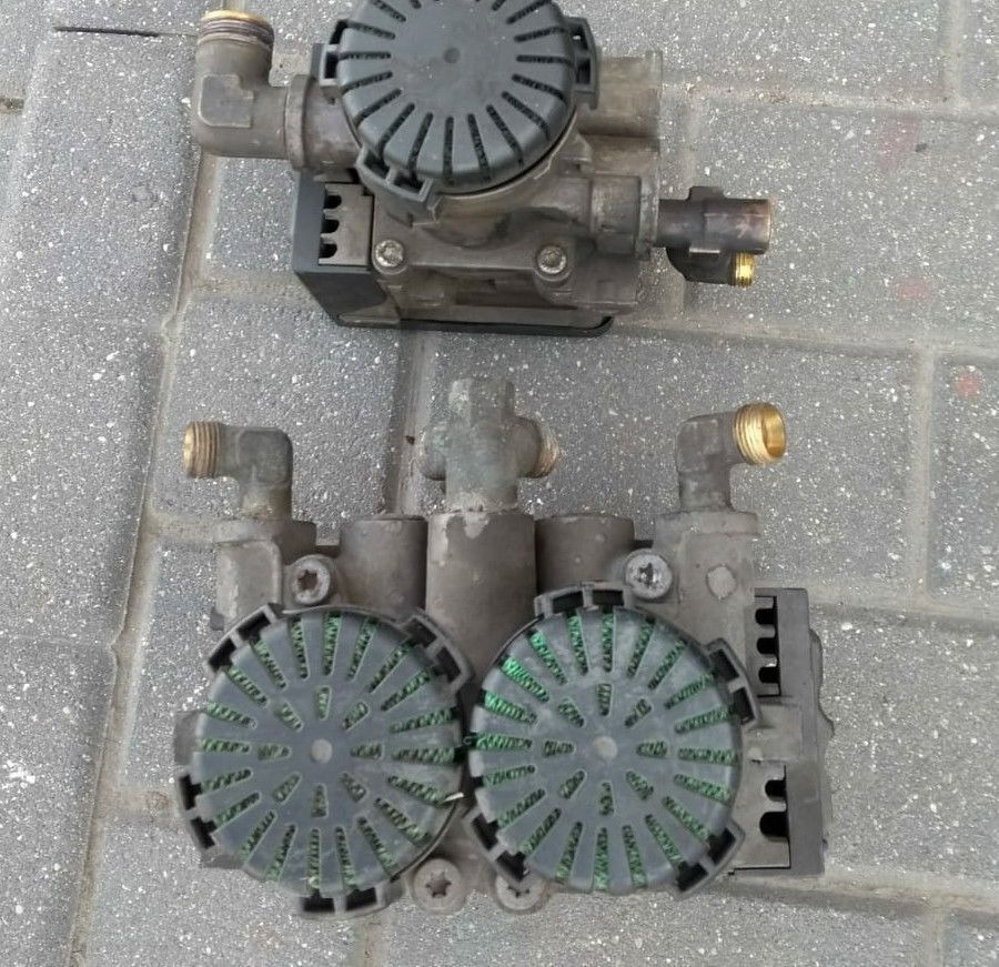 Knorr-Bremse SCANIA Scania - Válvula de freno para Camión: foto 1 Knorr-Bremse SCANIA Scania - Válvula de freno para Camión: foto 1