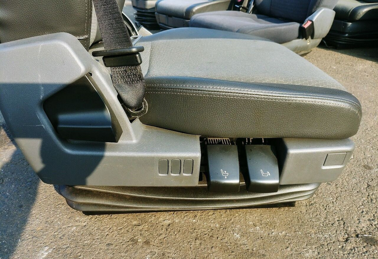 Scania DRIVERS RIGHT SIDE WITH BELT AND LIFT - Asiento para Camión: foto 5 Scania DRIVERS RIGHT SIDE WITH BELT AND LIFT - Asiento para Camión: foto 5
