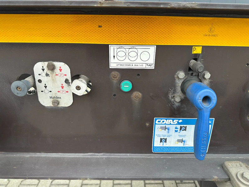 Semirremolque portacontenedore/ Intercambiable Burg 20FT ADR (EX/II, EX/III, FL, AT) Chassis, Empty weight : 3.690kg, SAF INTRADISC, 2x Liftaxle, NL-chassis, APK/ADR: 06-2025: foto 13