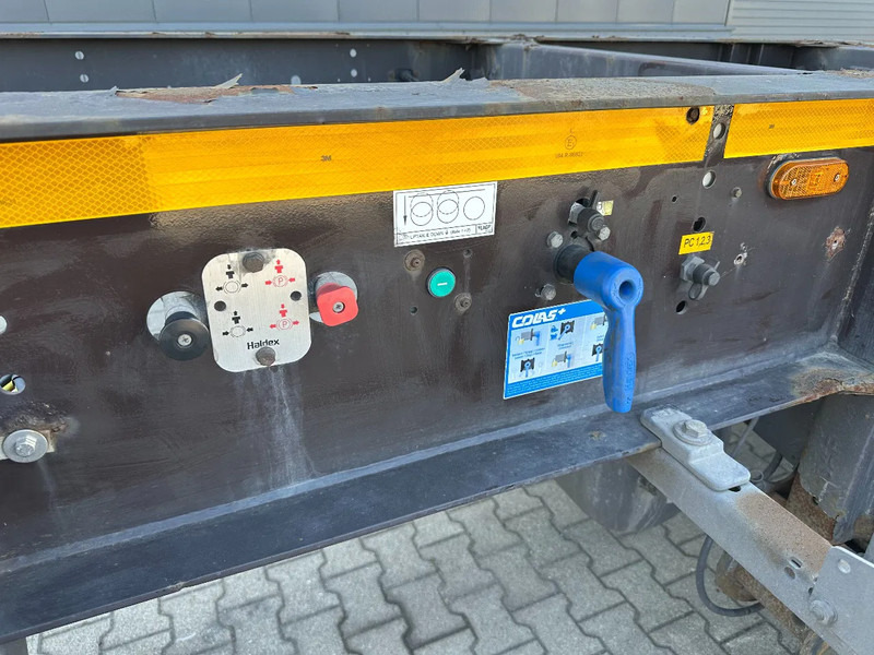 Semirremolque portacontenedore/ Intercambiable Burg 20FT ADR (EX/II, EX/III, FL, AT), Leergewicht: 3.690kg, SAF INTRADISC, 2x liftaxle, ALCOA, NL-Chassis, APK/ADR: 08-2025: foto 17