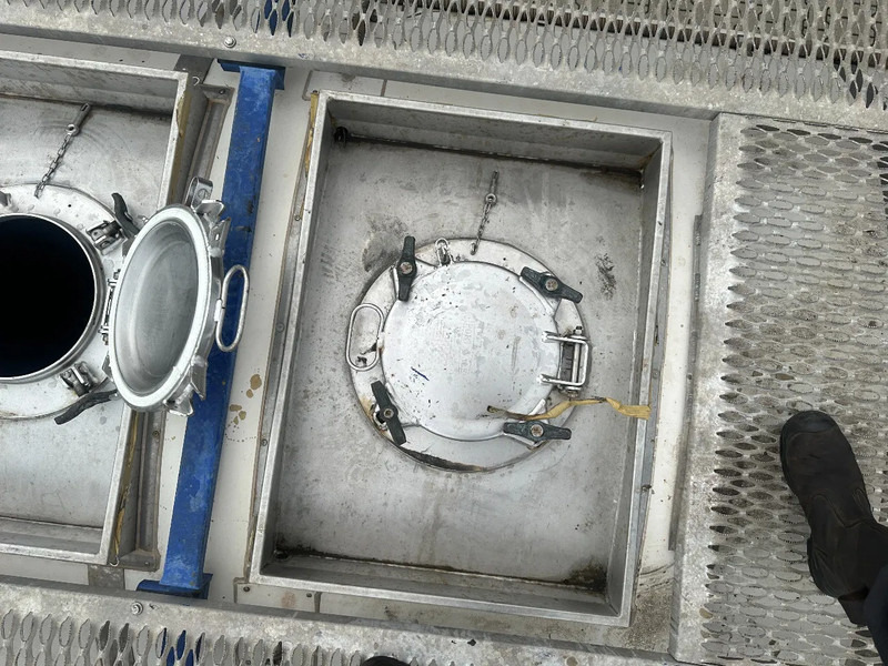 Tanque de almacenamiento para transporte de substancias químicas CIMC 20FT ISO, 25.090L / 1-COMP / 3 BAFFELS / T12 / 4 manholes / ADR valid until 06/2027: foto 14 Tanque de almacenamiento para transporte de substancias químicas CIMC 20FT ISO, 25.090L / 1-COMP / 3 BAFFELS / T12 / 4 manholes / ADR valid until 06/2027: foto 14