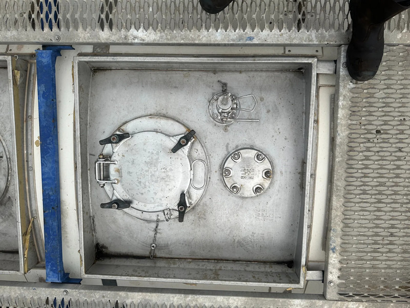 Tanque de almacenamiento para transporte de substancias químicas CIMC 20FT ISO, 25.090L / 1-COMP / 3 BAFFELS / T12 / 4 manholes / ADR valid until 06/2027: foto 12 Tanque de almacenamiento para transporte de substancias químicas CIMC 20FT ISO, 25.090L / 1-COMP / 3 BAFFELS / T12 / 4 manholes / ADR valid until 06/2027: foto 12