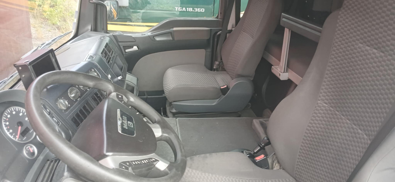 MAN TGM 18.280 4x2 BL - Camión caja cerrada: foto 5 MAN TGM 18.280 4x2 BL - Camión caja cerrada: foto 5