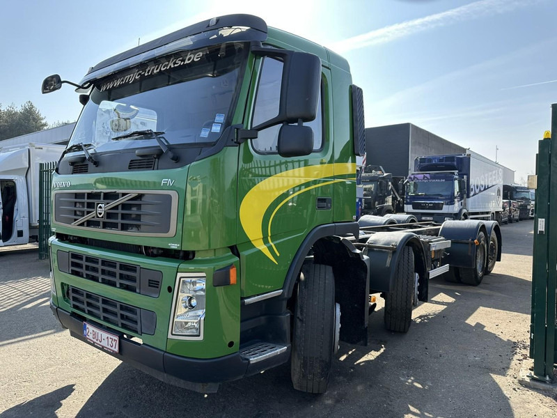 Volvo FM 340 8x2 CHASSIS (7m35) - LIFT+STEERING AXLE - MANUAL GEARBOX - EURO 3 - TÜV 05/2025 - BE TRUCK - Camión chasis: foto 4 Volvo FM 340 8x2 CHASSIS (7m35) - LIFT+STEERING AXLE - MANUAL GEARBOX - EURO 3 - TÜV 05/2025 - BE TRUCK - Camión chasis: foto 4