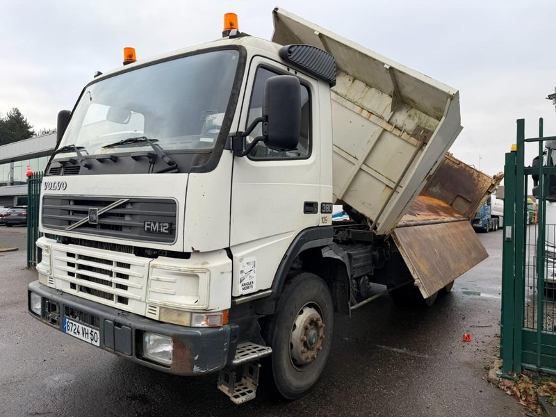 Volvo FM 380 6X4 2 WAY TIPPER + BORDMATIC / 2 SEITEN KIPPER - 13T AXLES - MANUAL 12 (3+3) - BIG AXLES HUB REDUCTION - STEEL SPRING - Camión volquete: foto 4 Volvo FM 380 6X4 2 WAY TIPPER + BORDMATIC / 2 SEITEN KIPPER - 13T AXLES - MANUAL 12 (3+3) - BIG AXLES HUB REDUCTION - STEEL SPRING - Camión volquete: foto 4