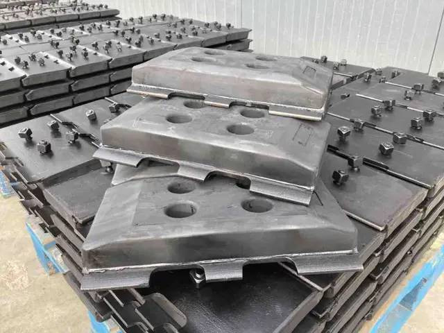 Volvo Rubber Asphalt Pads - Bastidor/ Chasis para Maquinaria de construcción: foto 1 Volvo Rubber Asphalt Pads - Bastidor/ Chasis para Maquinaria de construcción: foto 1