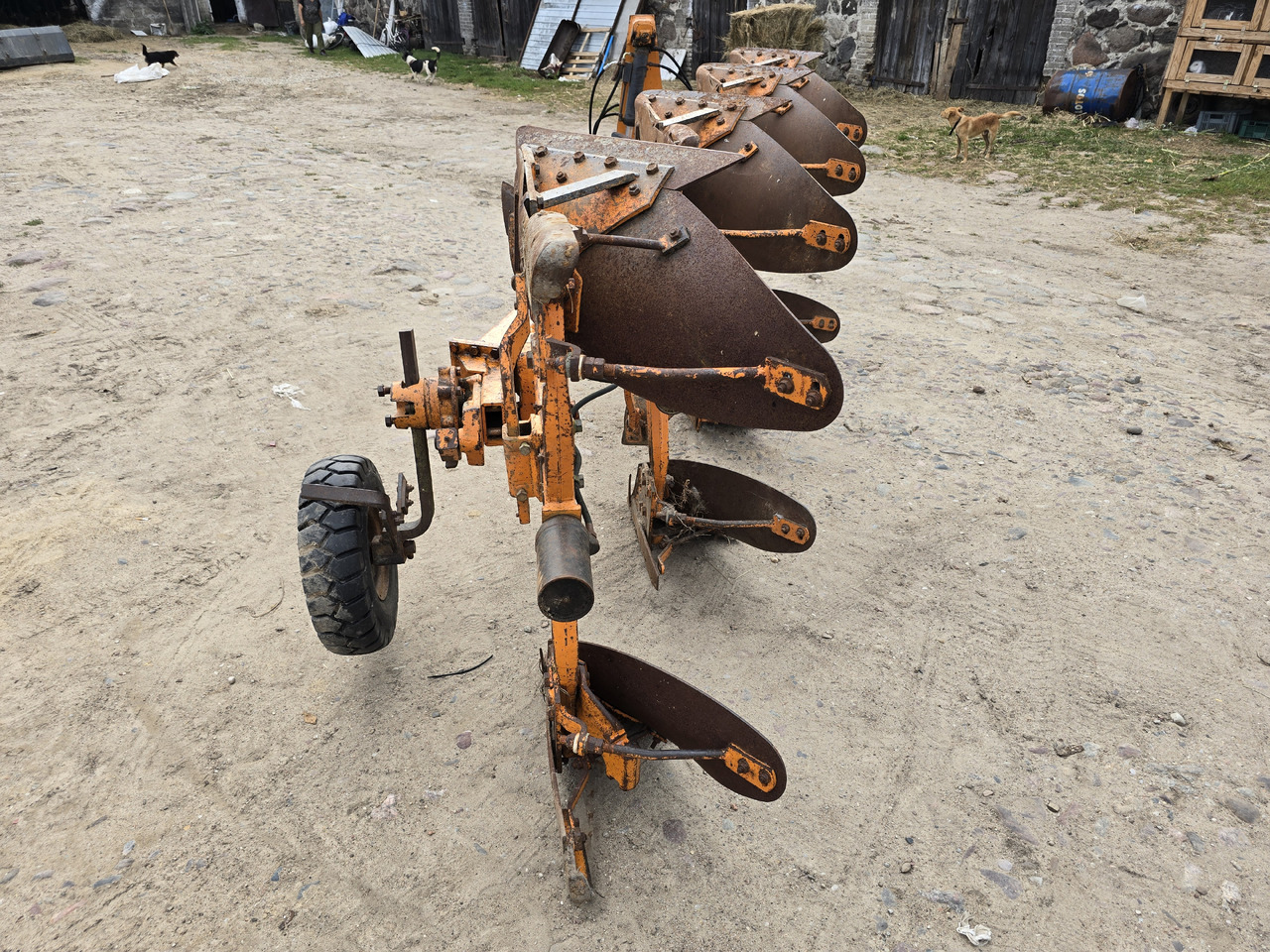 Huard 465 NSH na zabezpieczeniu hydraulicznym - Arado: foto 4 Huard 465 NSH na zabezpieczeniu hydraulicznym - Arado: foto 4