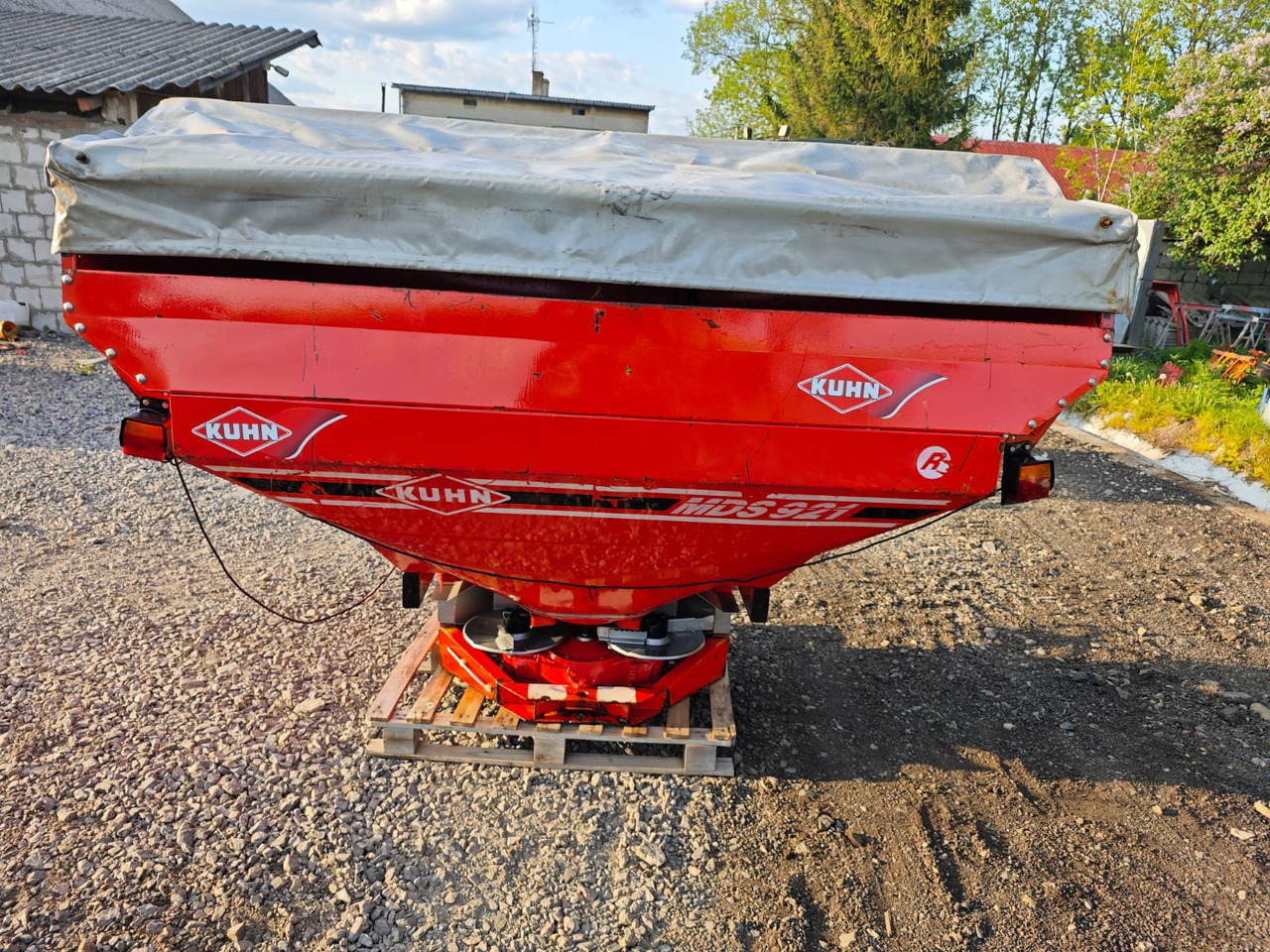 KUHN MDS 921 Multi-Disc-System 1700 L - Esparcidor de fertilizantes: foto 4 KUHN MDS 921 Multi-Disc-System 1700 L - Esparcidor de fertilizantes: foto 4