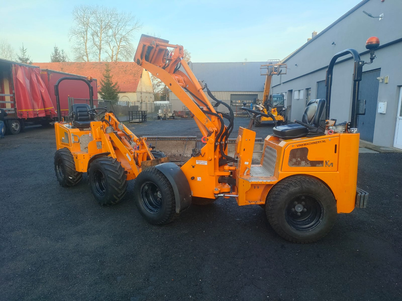 Knikmops KM130 - Cargadora articulada: foto 1 Knikmops KM130 - Cargadora articulada: foto 1