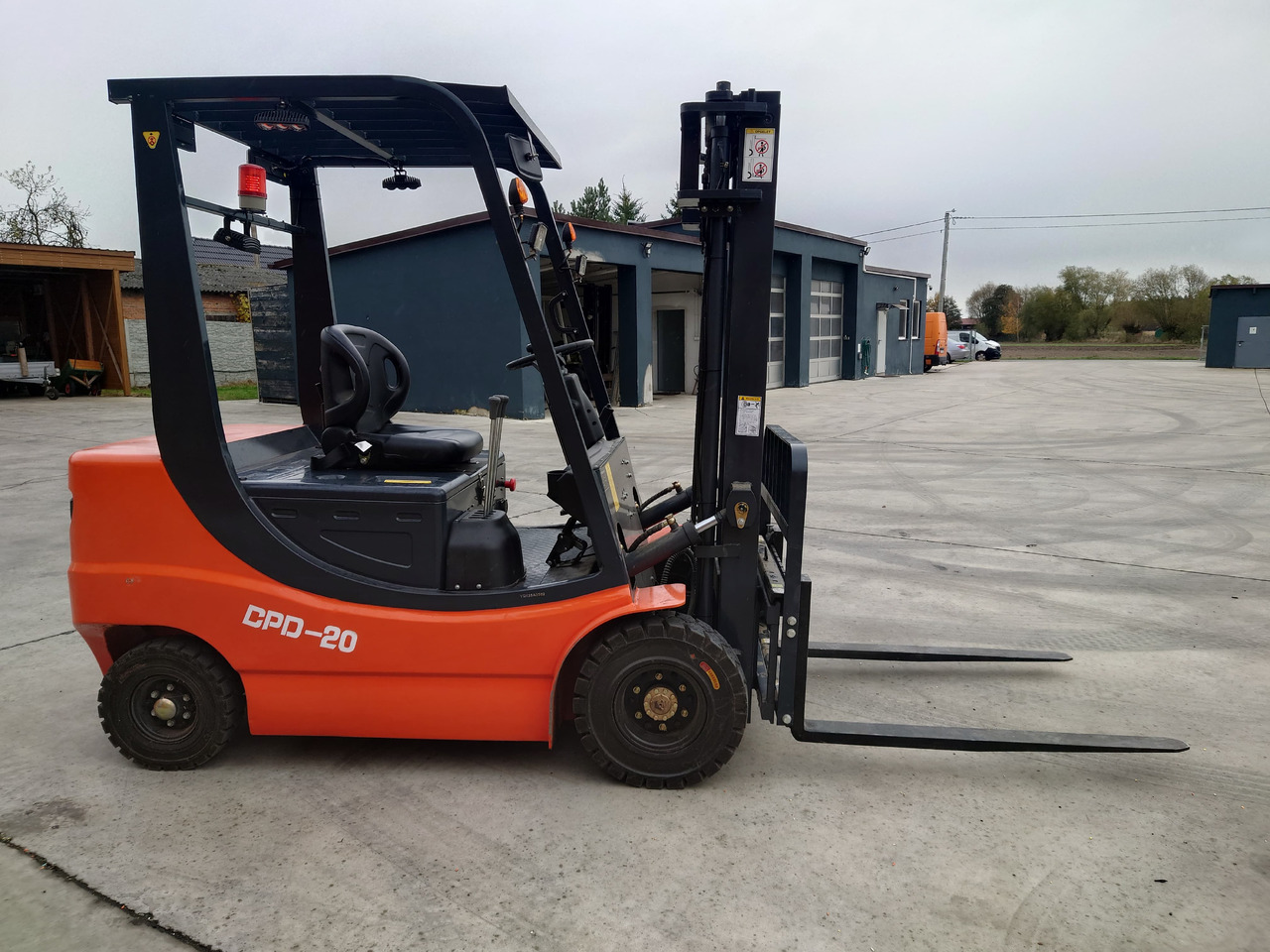 NYCHEKI CPD-20 - Carretilla elevadora: foto 1 NYCHEKI CPD-20 - Carretilla elevadora: foto 1