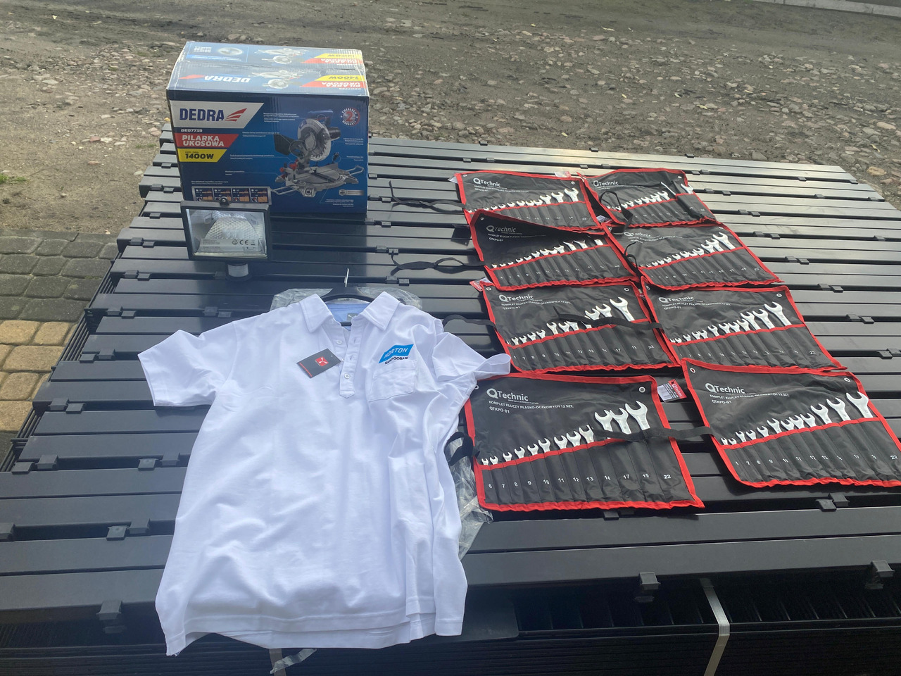 Norton, Dedra ukośnica, zestaw kluczy, lampa z czujnikiem, koszulka Polo - Herramienta para vehículos: foto 1 Norton, Dedra ukośnica, zestaw kluczy, lampa z czujnikiem, koszulka Polo - Herramienta para vehículos: foto 1