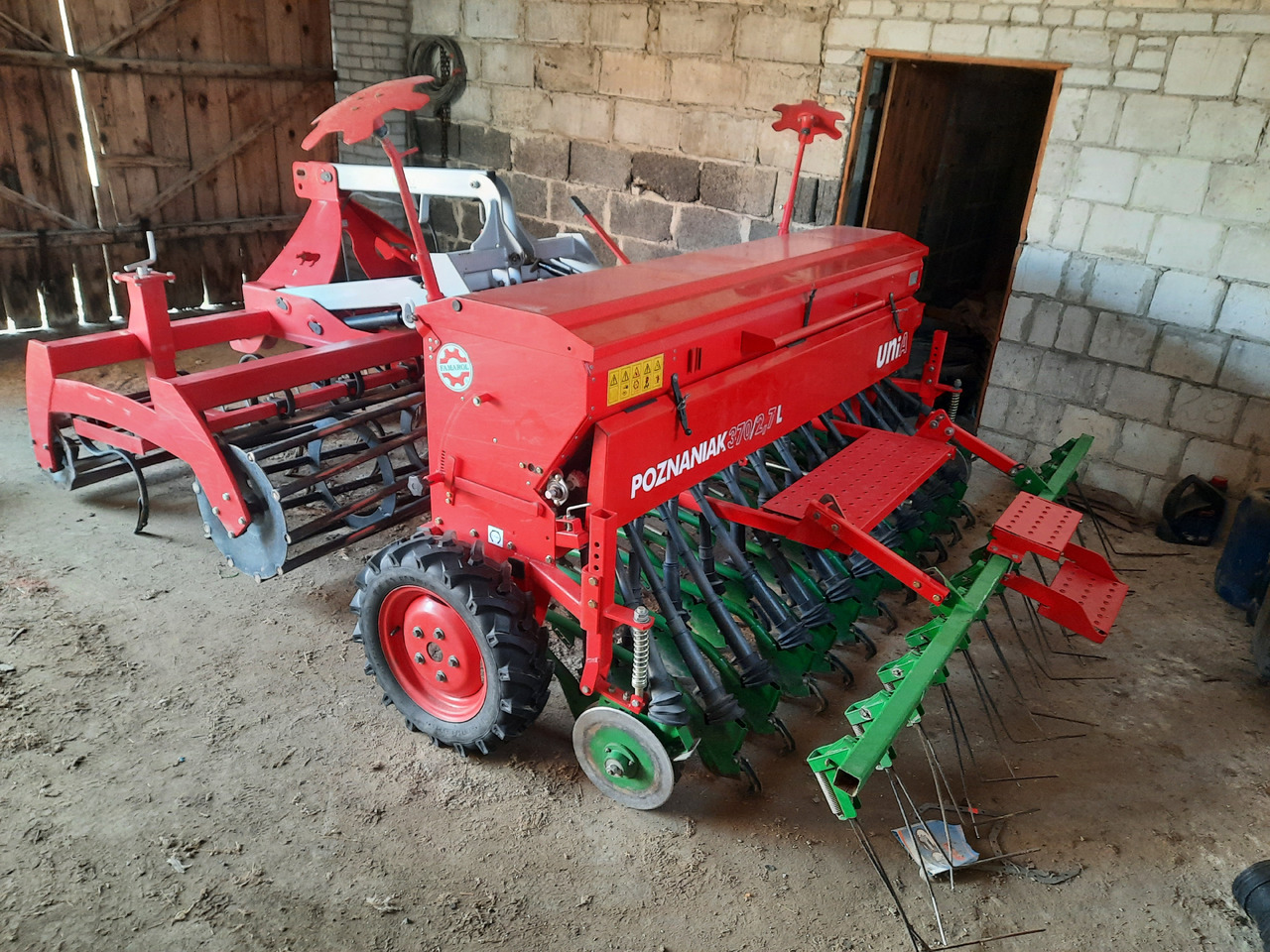 UNIA POZNANIAK 370/2.7L + ARAMIS 2,7R - Combinado de siembra: foto 2 UNIA POZNANIAK 370/2.7L + ARAMIS 2,7R - Combinado de siembra: foto 2