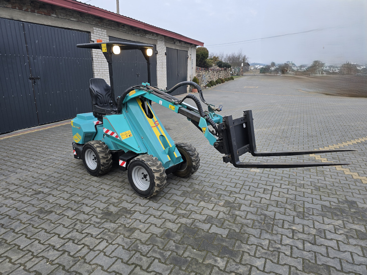 VANO DIESEL 120 DS - Minicargadora: foto 4 VANO DIESEL 120 DS - Minicargadora: foto 4