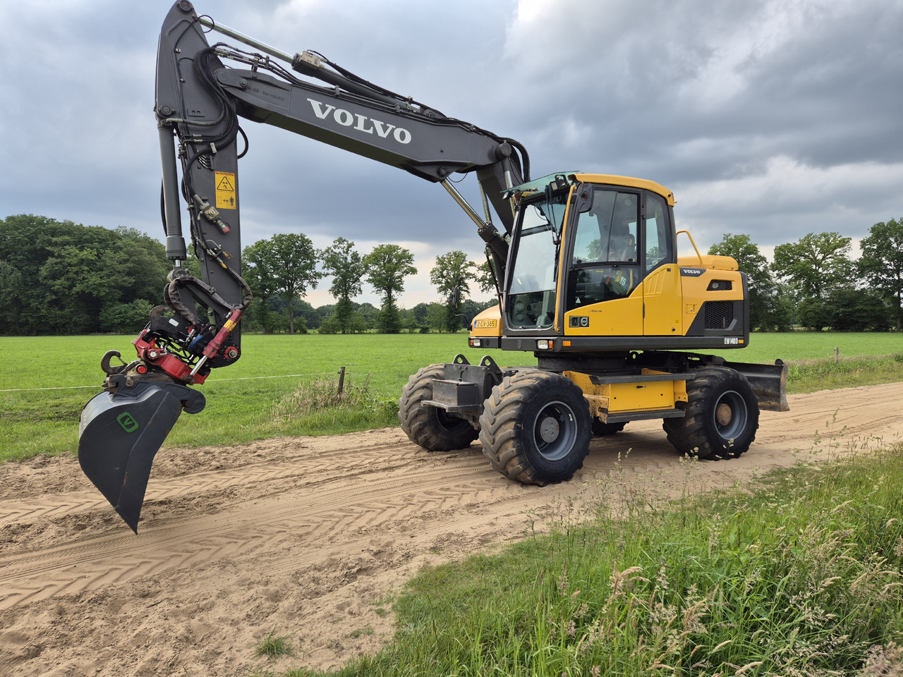 VOLVO EW 140 D Rototilt - Excavadora de ruedas: foto 1 VOLVO EW 140 D Rototilt - Excavadora de ruedas: foto 1