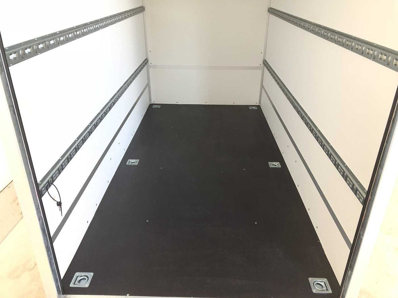 BLYSS F1330HD Rampe Kofferanhänger - Remolque caja cerrada: foto 4 BLYSS F1330HD Rampe Kofferanhänger - Remolque caja cerrada: foto 4