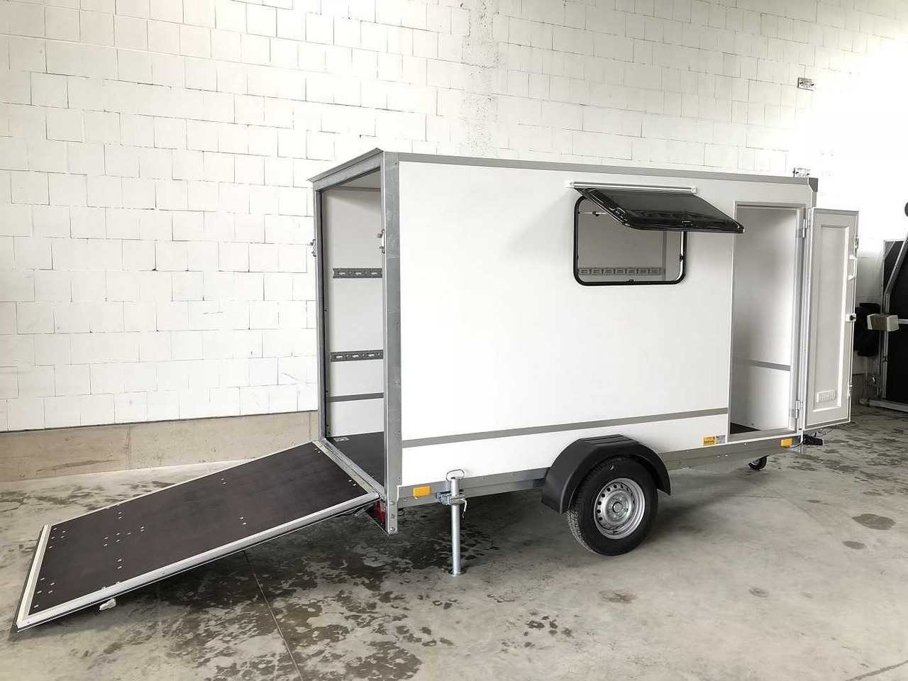 BLYSS F1330HD Rampe Tür 2 Fenster Kofferanhänger - Remolque caja cerrada: foto 2 BLYSS F1330HD Rampe Tür 2 Fenster Kofferanhänger - Remolque caja cerrada: foto 2