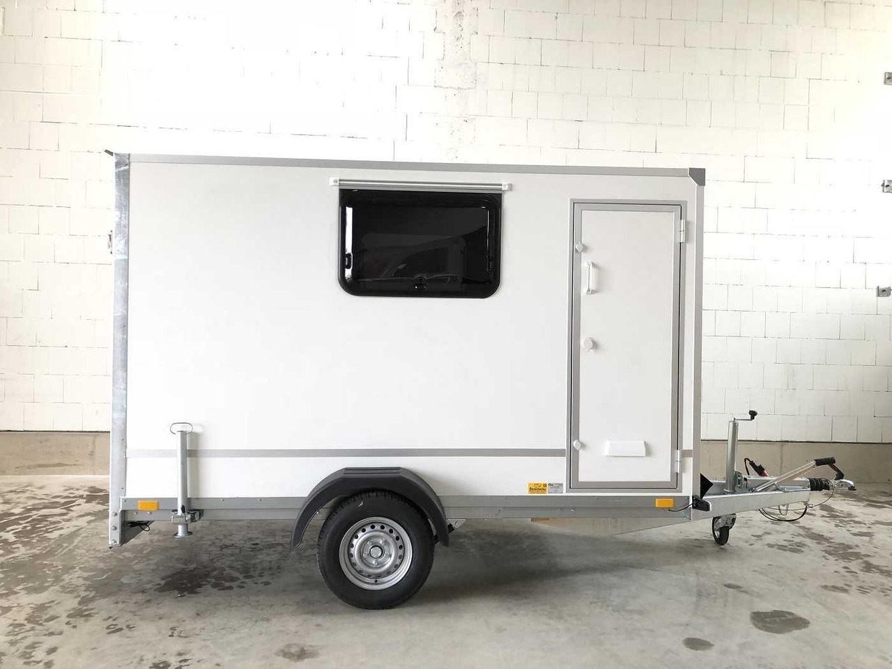 BLYSS F1330HD Rampe Tür 2 Fenster Kofferanhänger - Remolque caja cerrada: foto 5 BLYSS F1330HD Rampe Tür 2 Fenster Kofferanhänger - Remolque caja cerrada: foto 5