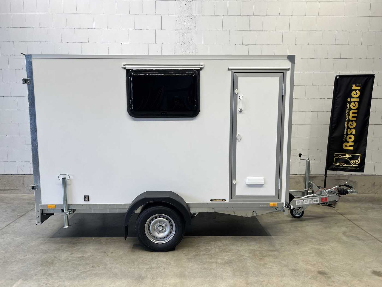 BLYSS F1330HD Seitentür,Fenster Kofferanhänger - Remolque caja cerrada: foto 2 BLYSS F1330HD Seitentür,Fenster Kofferanhänger - Remolque caja cerrada: foto 2