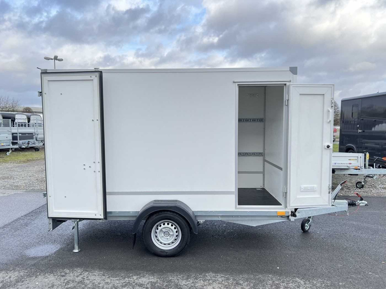 BLYSS F1330HD Seitentür Kofferanhänger - Remolque caja cerrada: foto 1 BLYSS F1330HD Seitentür Kofferanhänger - Remolque caja cerrada: foto 1