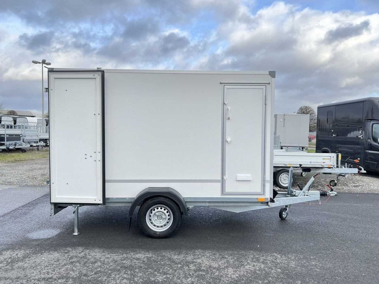 BLYSS F1330HD Seitentür Kofferanhänger - Remolque caja cerrada: foto 2 BLYSS F1330HD Seitentür Kofferanhänger - Remolque caja cerrada: foto 2