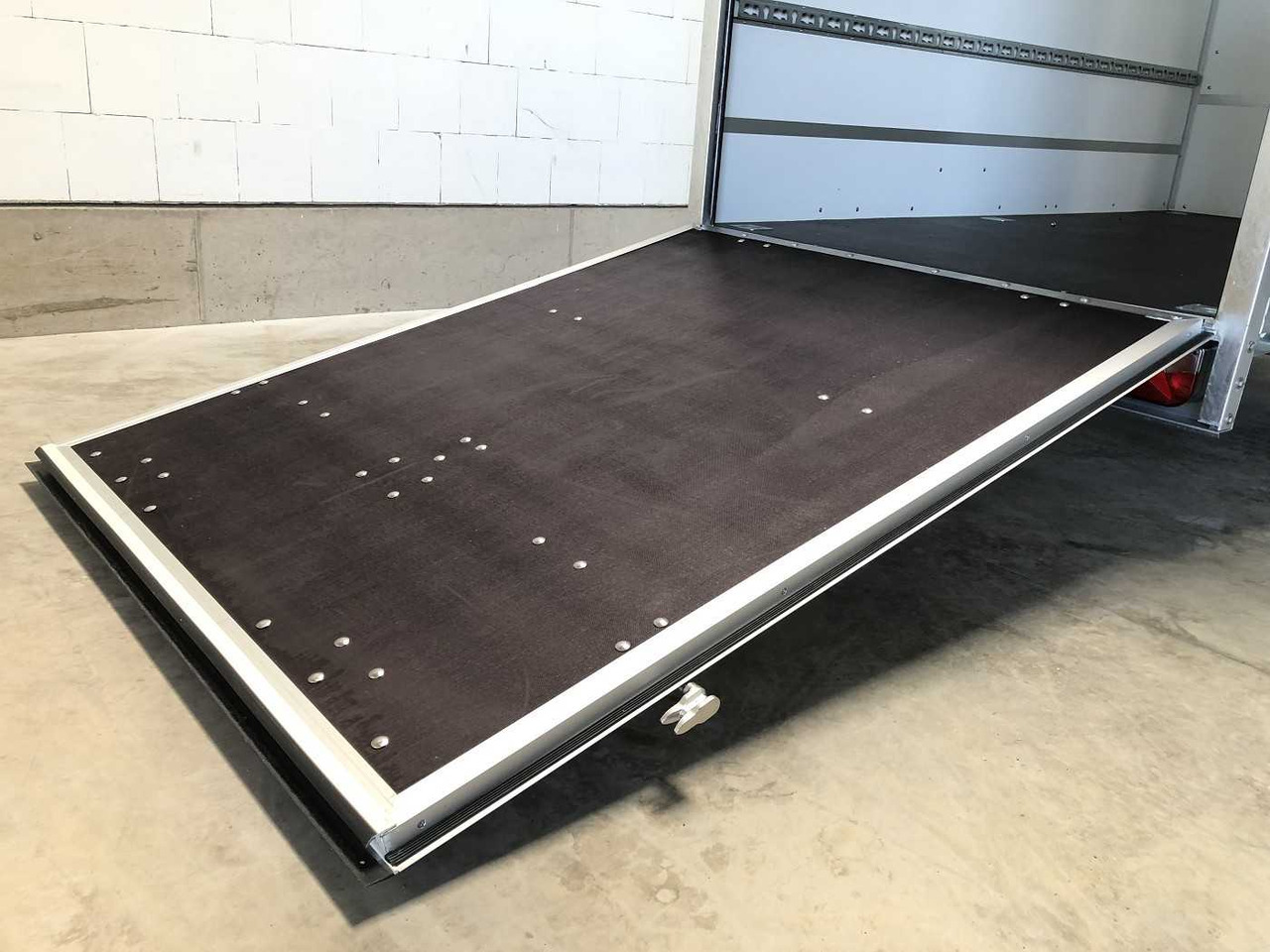 BLYSS F1336HD Rampe Tür Fenster Kofferanhänger - Remolque caja cerrada: foto 5 BLYSS F1336HD Rampe Tür Fenster Kofferanhänger - Remolque caja cerrada: foto 5