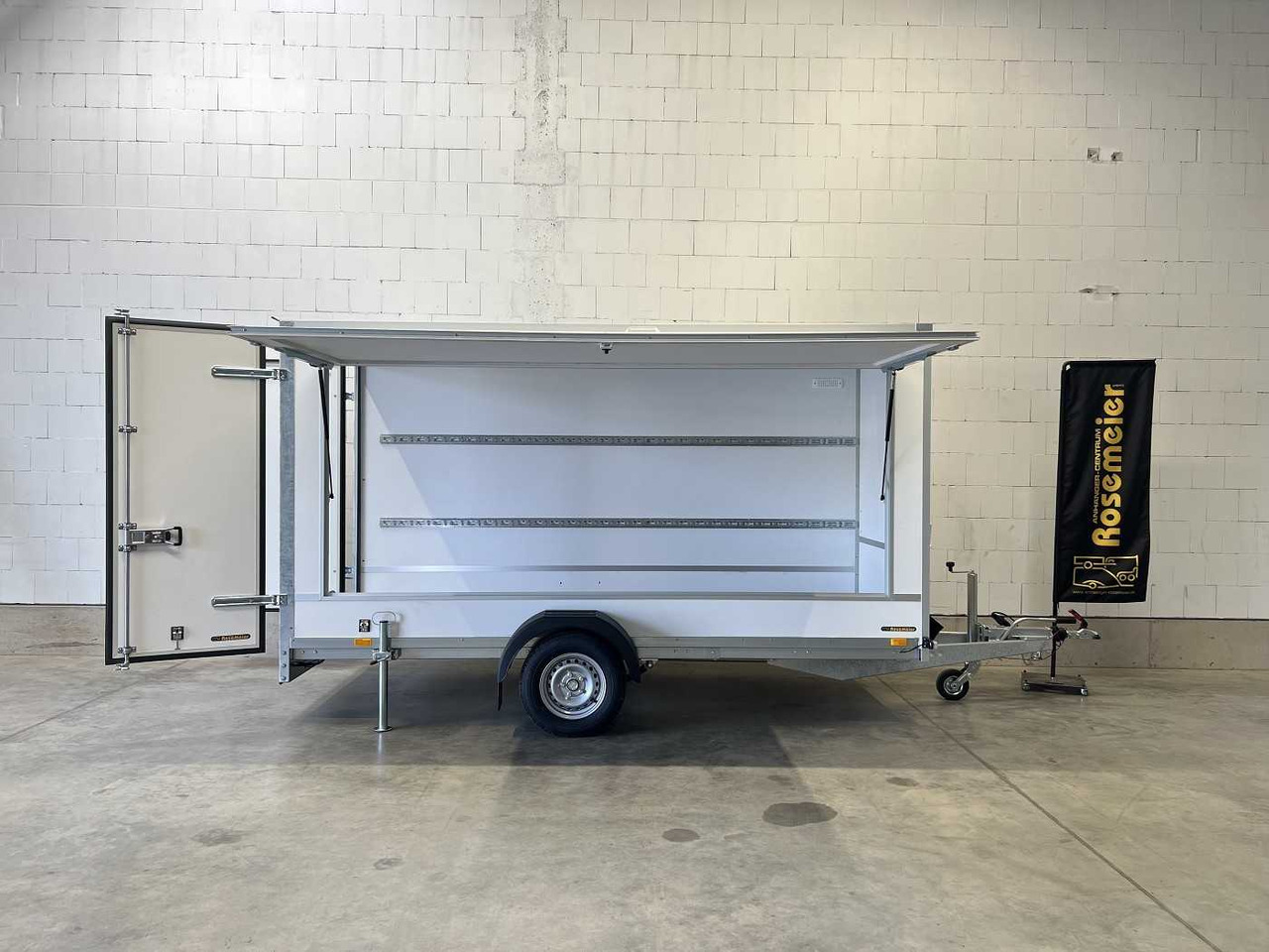 BLYSS F1336HD mit Verkaufsklappe Kofferanhänger - Remolque venta ambulante: foto 2 BLYSS F1336HD mit Verkaufsklappe Kofferanhänger - Remolque venta ambulante: foto 2