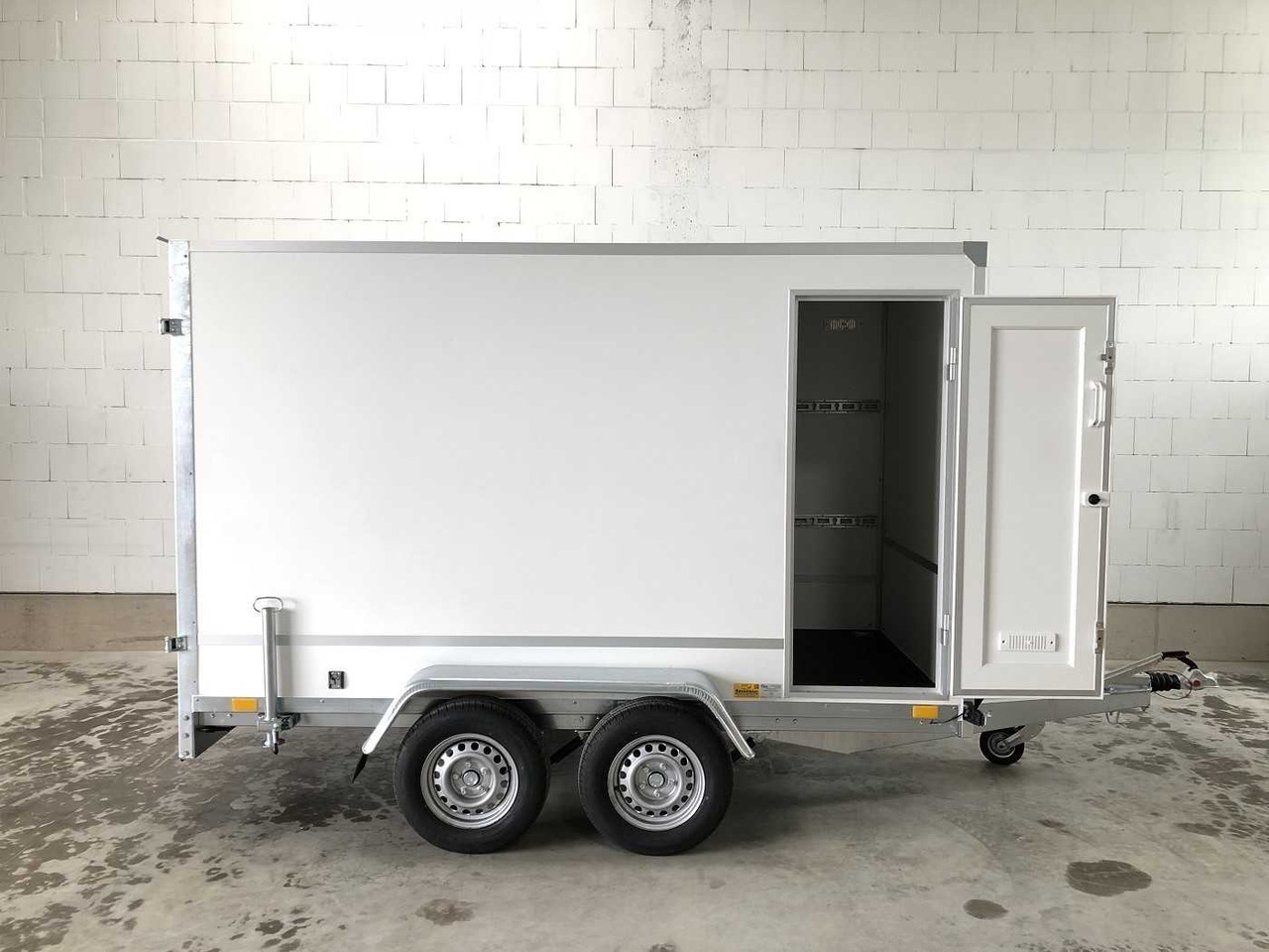 BLYSS F2030HTD Seitentür Kofferanhänger - Remolque caja cerrada: foto 1 BLYSS F2030HTD Seitentür Kofferanhänger - Remolque caja cerrada: foto 1