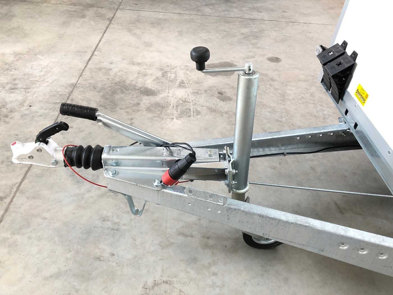 Leasing de BLYSS F2030HTD VKL Kofferanhänger BLYSS F2030HTD VKL Kofferanhänger: foto 11