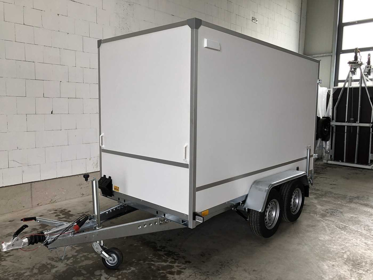 BLYSS F2730HTD Kofferanhänger - Remolque caja cerrada: foto 3 BLYSS F2730HTD Kofferanhänger - Remolque caja cerrada: foto 3