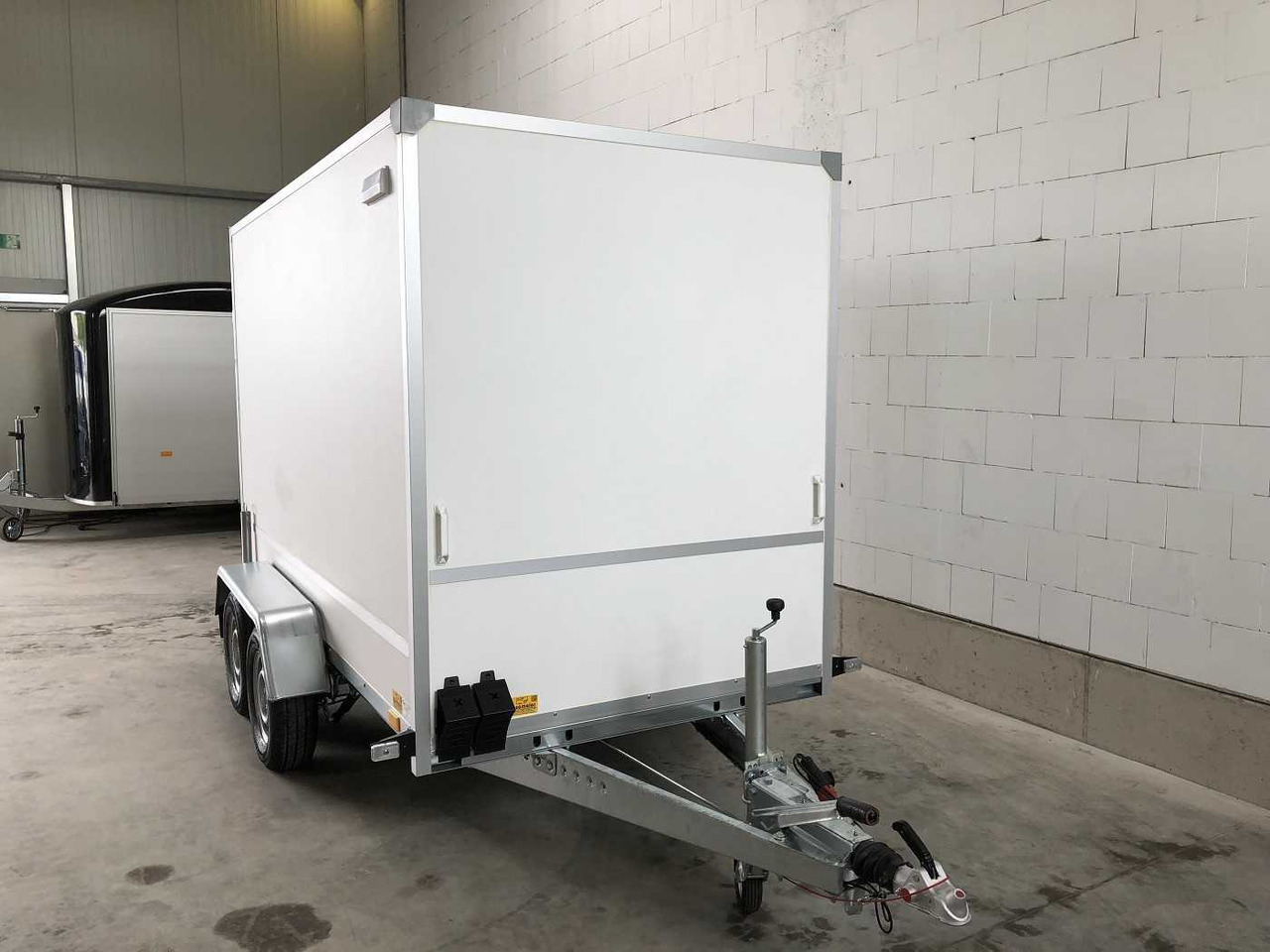 BLYSS F2730HTD Rampe Kofferanhänger - Remolque caja cerrada: foto 4 BLYSS F2730HTD Rampe Kofferanhänger - Remolque caja cerrada: foto 4