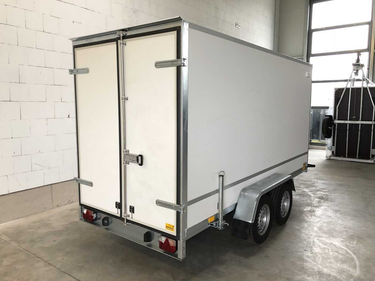 BLYSS F2736HTD Kofferanhänger - Remolque caja cerrada: foto 2 BLYSS F2736HTD Kofferanhänger - Remolque caja cerrada: foto 2