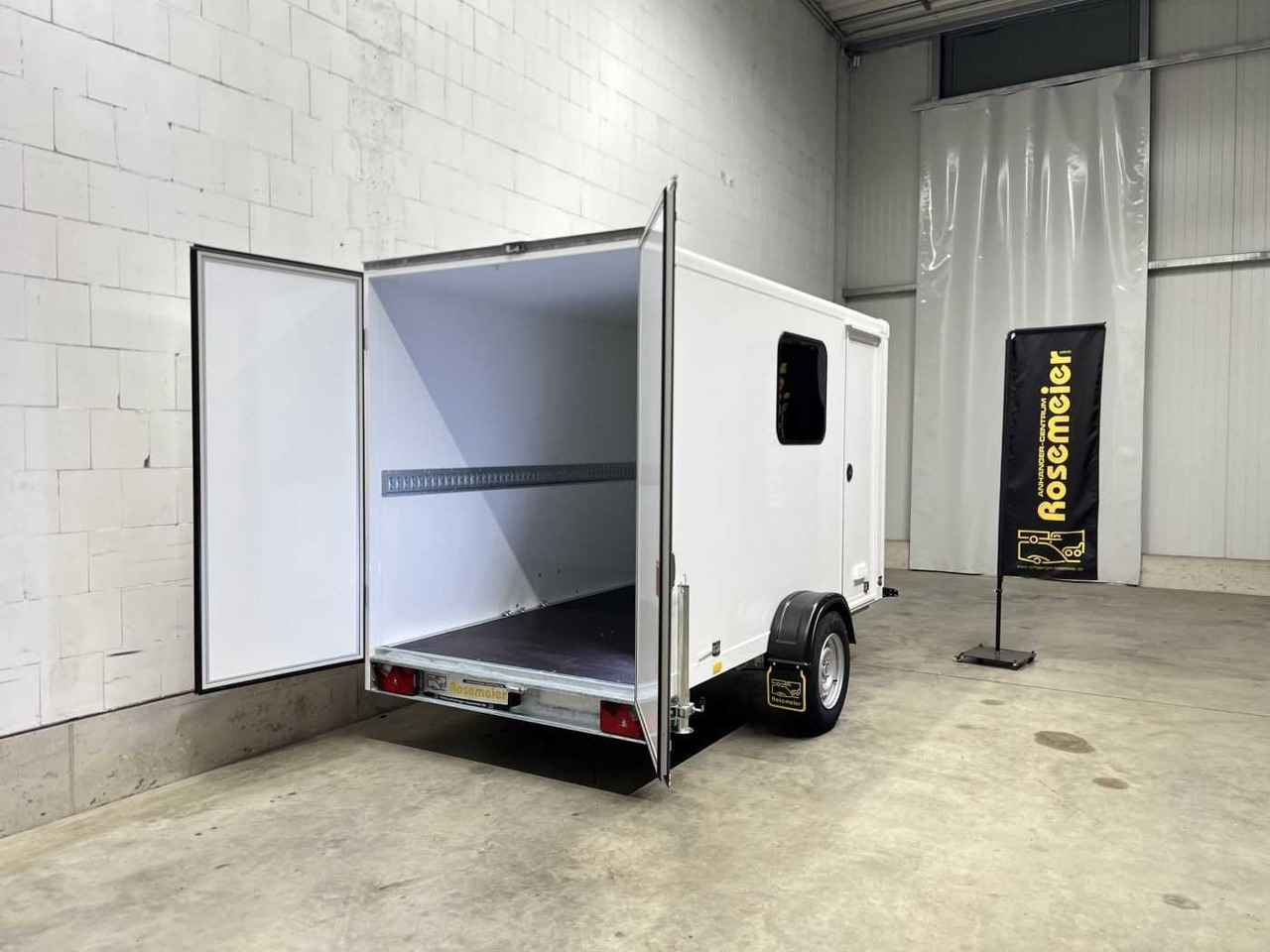 BLYSS FS1330/180HL Tür Fenster Kofferanhänger - Remolque caja cerrada: foto 2 BLYSS FS1330/180HL Tür Fenster Kofferanhänger - Remolque caja cerrada: foto 2