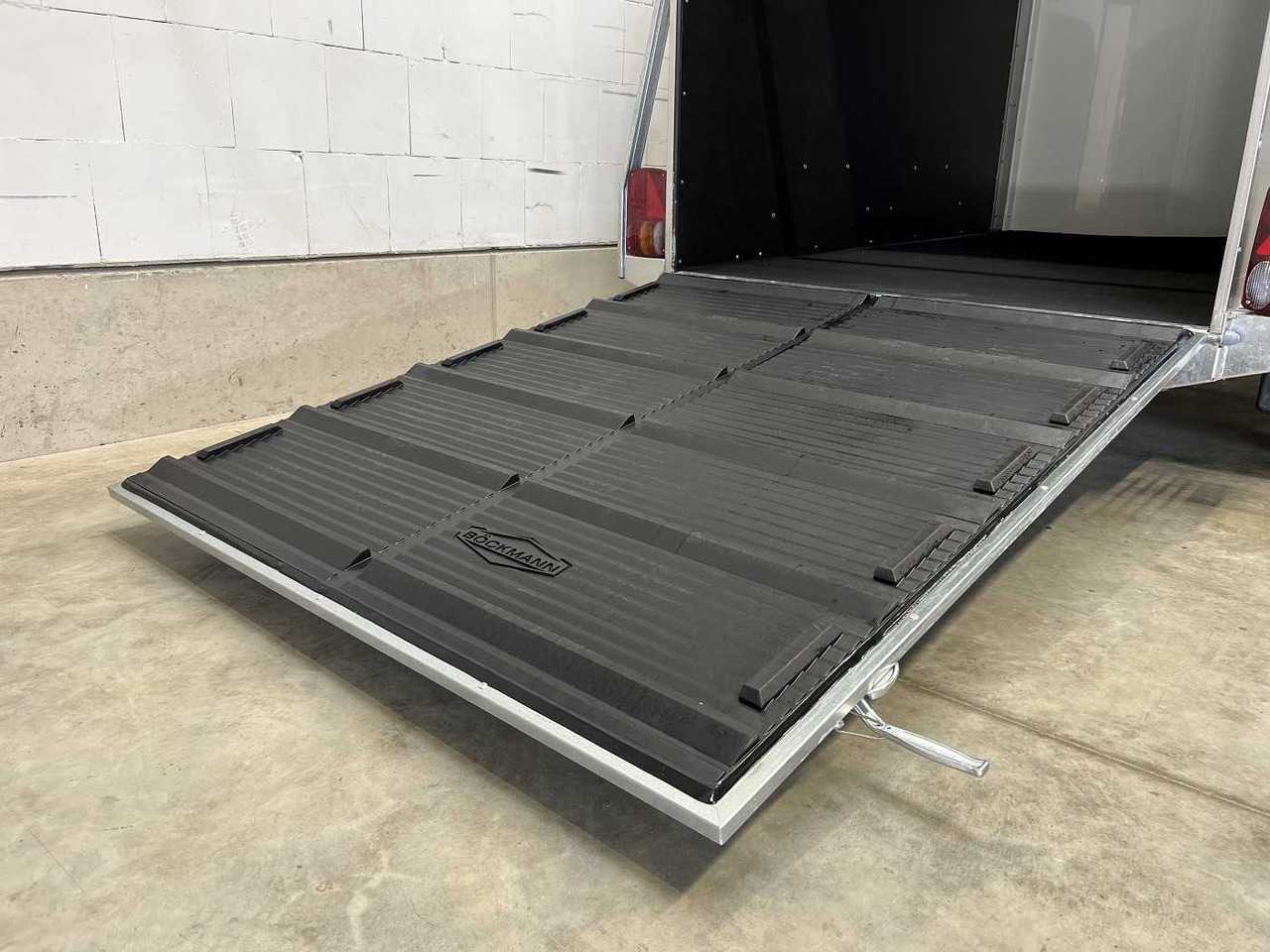 Remolque para caballos nuevo BOECKMANN Champion Uno Esprit silv+bl SK Pferdeanhänger: foto 10 Remolque para caballos nuevo BOECKMANN Champion Uno Esprit silv+bl SK Pferdeanhänger: foto 10