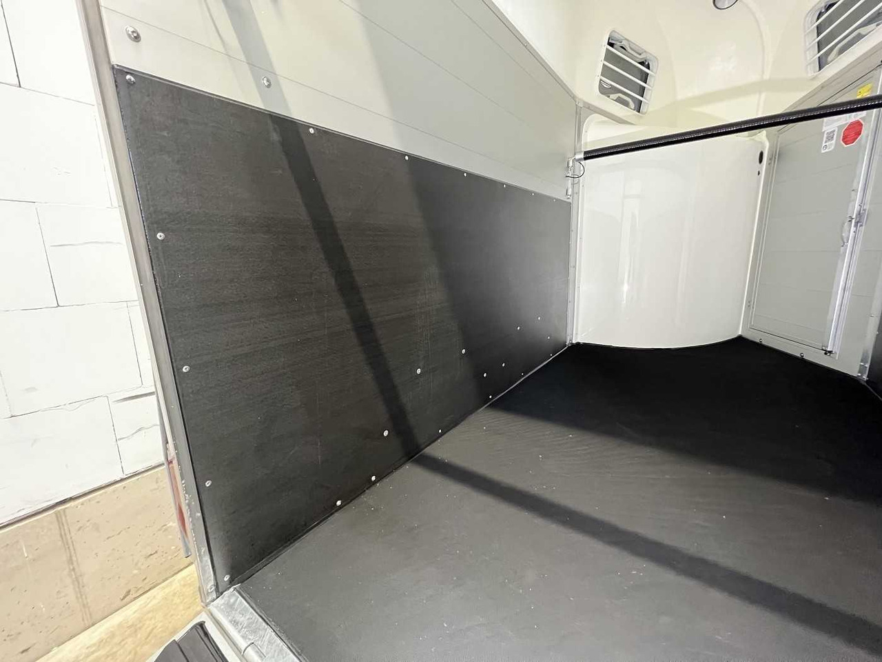 Remolque para caballos nuevo BOECKMANN Champion Uno Esprit silv+bl SK Pferdeanhänger: foto 13 Remolque para caballos nuevo BOECKMANN Champion Uno Esprit silv+bl SK Pferdeanhänger: foto 13