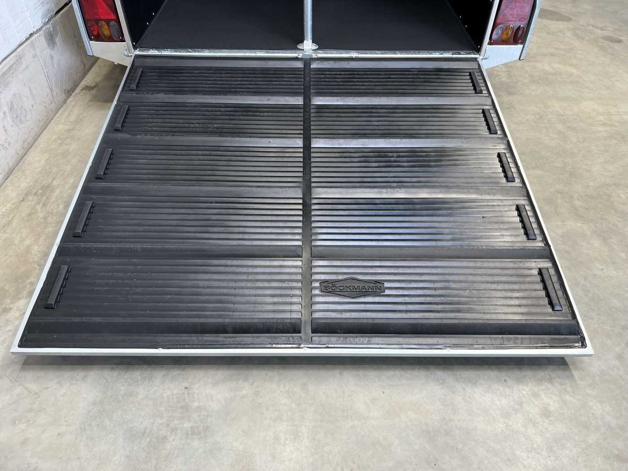 BOECKMANN Duo Esprit silv+bl SK TrS 100 Pferdeanhänger - Remolque para caballos: foto 3 BOECKMANN Duo Esprit silv+bl SK TrS 100 Pferdeanhänger - Remolque para caballos: foto 3