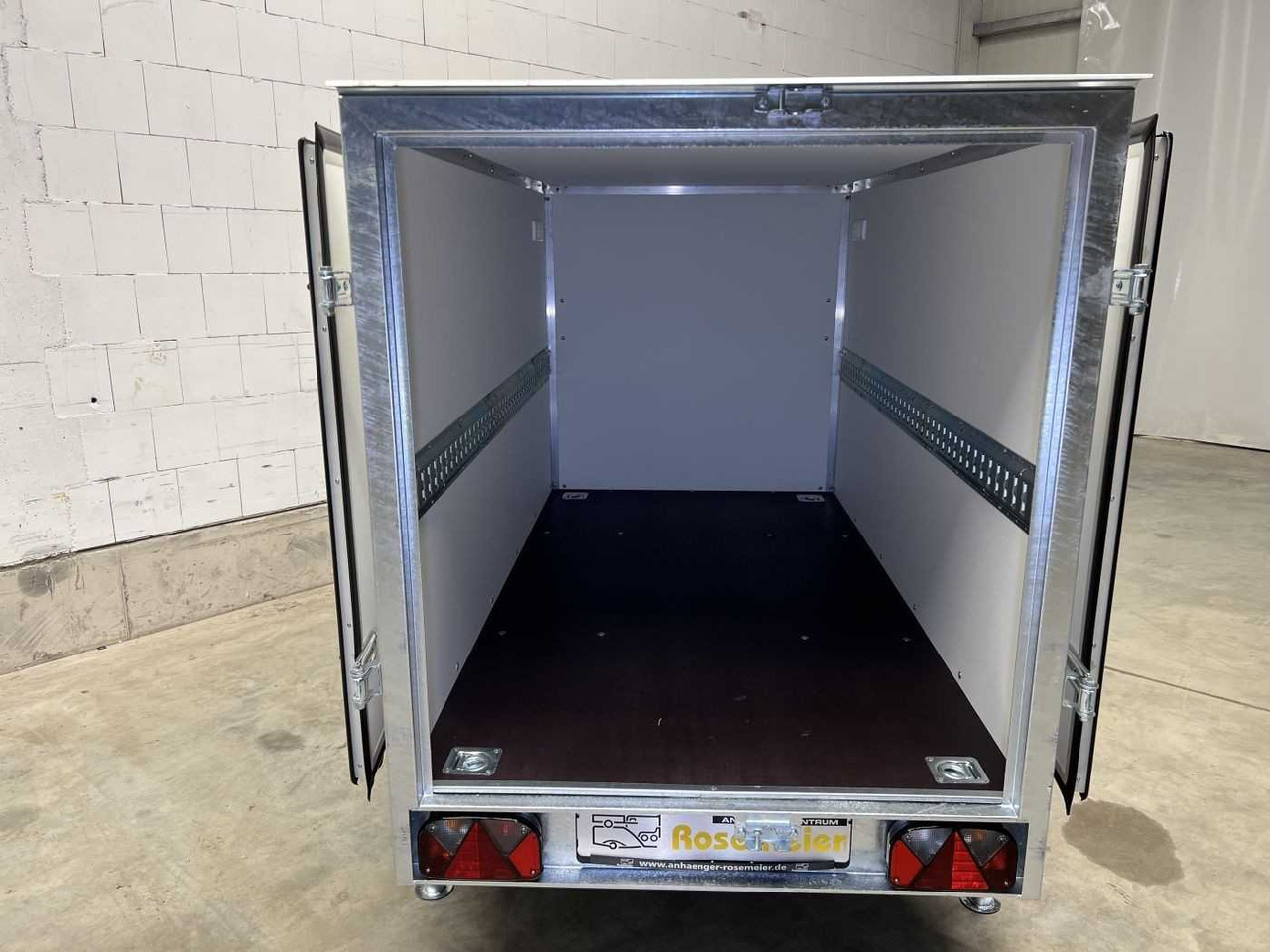 CHEVAL LIBERTE DEBON C220 Roadster Kofferanhänger - Remolque caja cerrada: foto 5 CHEVAL LIBERTE DEBON C220 Roadster Kofferanhänger - Remolque caja cerrada: foto 5