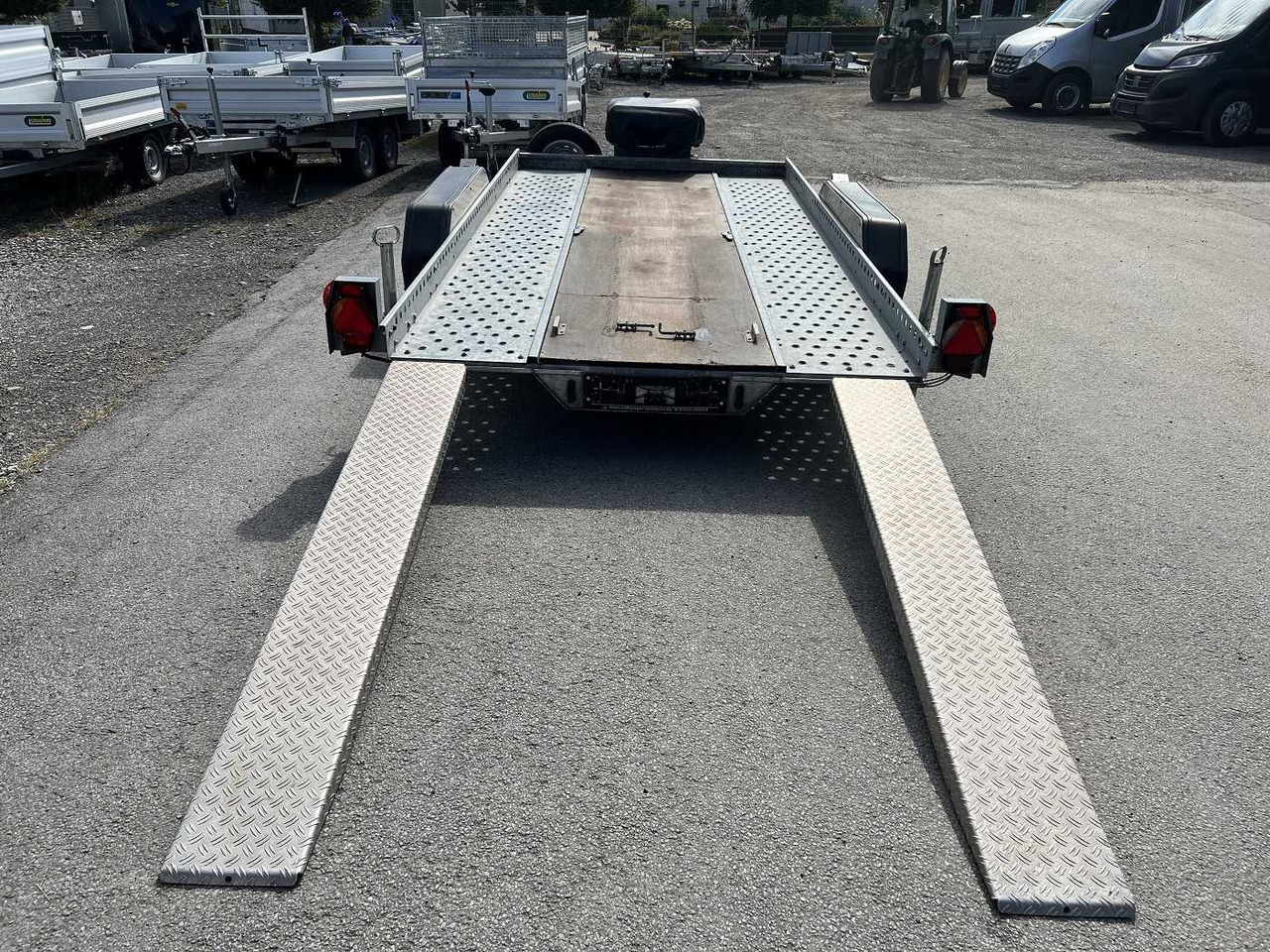 HUMBAUR A1R Autotransporter - Remolque portavehículos: foto 4 HUMBAUR A1R Autotransporter - Remolque portavehículos: foto 4