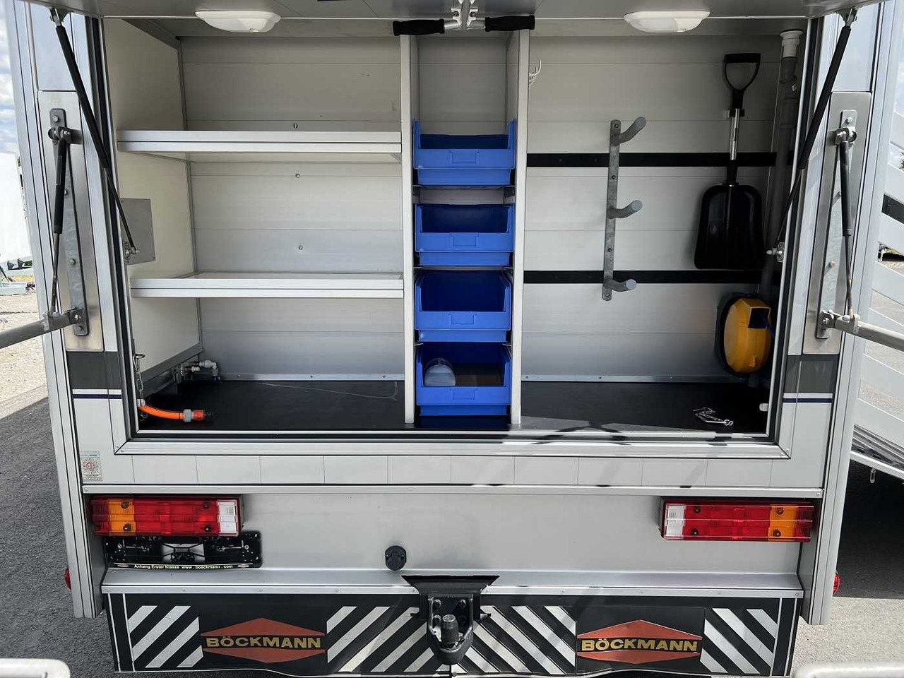 Camión para caballos MERCEDES-BENZ Atego 918L LKW: foto 16