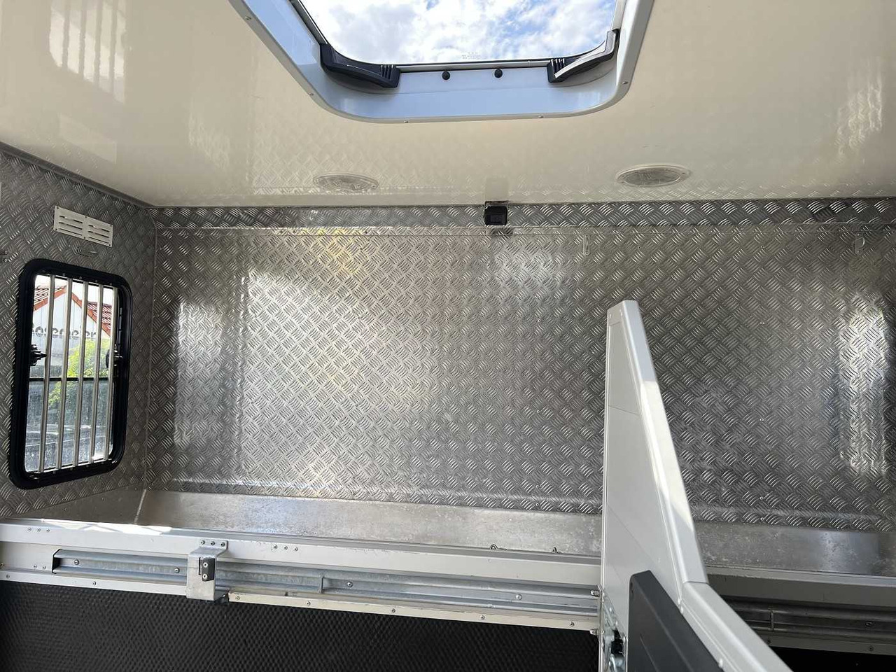 Camión para caballos MERCEDES-BENZ Atego 918L LKW: foto 23