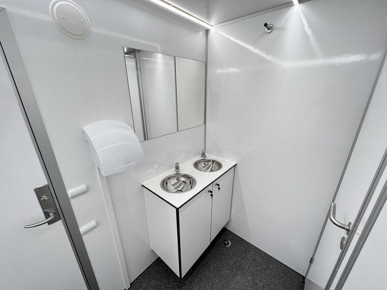 Leasing de ROSEMEIER EW TA-NO 4 Damen, 2 Herren + 4 Urinale Toilettenanhänger ROSEMEIER EW TA-NO 4 Damen, 2 Herren + 4 Urinale Toilettenanhänger: foto 12