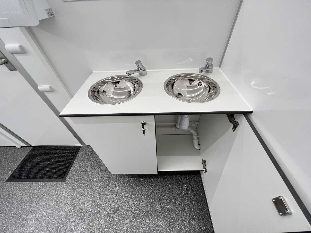 Leasing de ROSEMEIER EW TA-NO 4 Damen, 2 Herren + 4 Urinale Toilettenanhänger ROSEMEIER EW TA-NO 4 Damen, 2 Herren + 4 Urinale Toilettenanhänger: foto 13