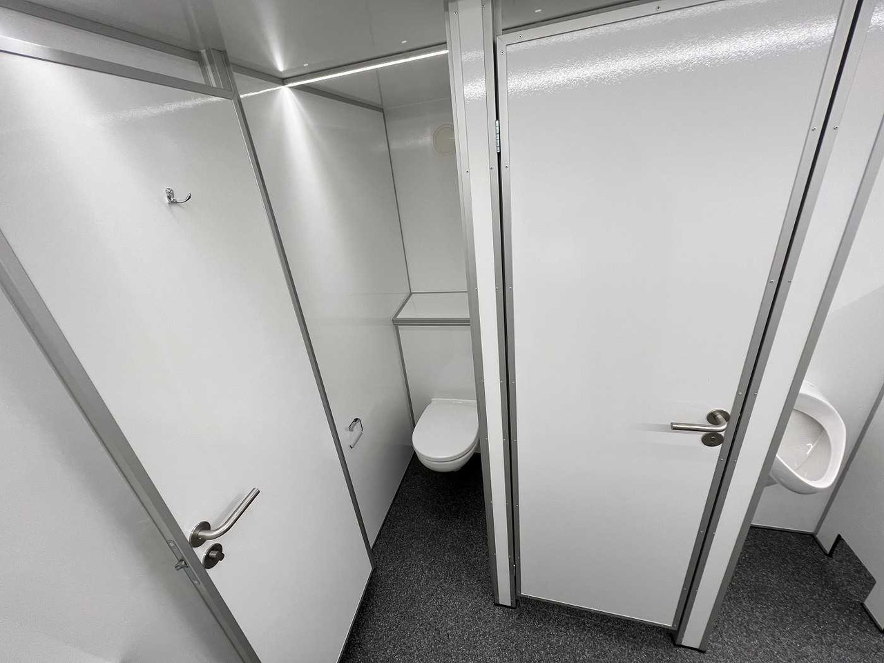 Leasing de ROSEMEIER EW TA-NO 4 Damen, 2 Herren + 4 Urinale Toilettenanhänger ROSEMEIER EW TA-NO 4 Damen, 2 Herren + 4 Urinale Toilettenanhänger: foto 9