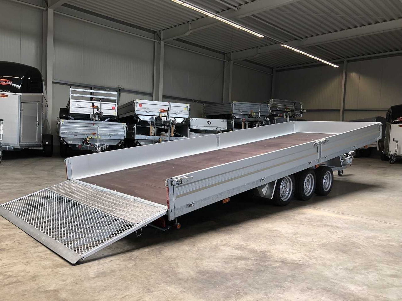 VARIANT 3500 U6 3-Achser Maschinentransporter - Remolque: foto 4 VARIANT 3500 U6 3-Achser Maschinentransporter - Remolque: foto 4