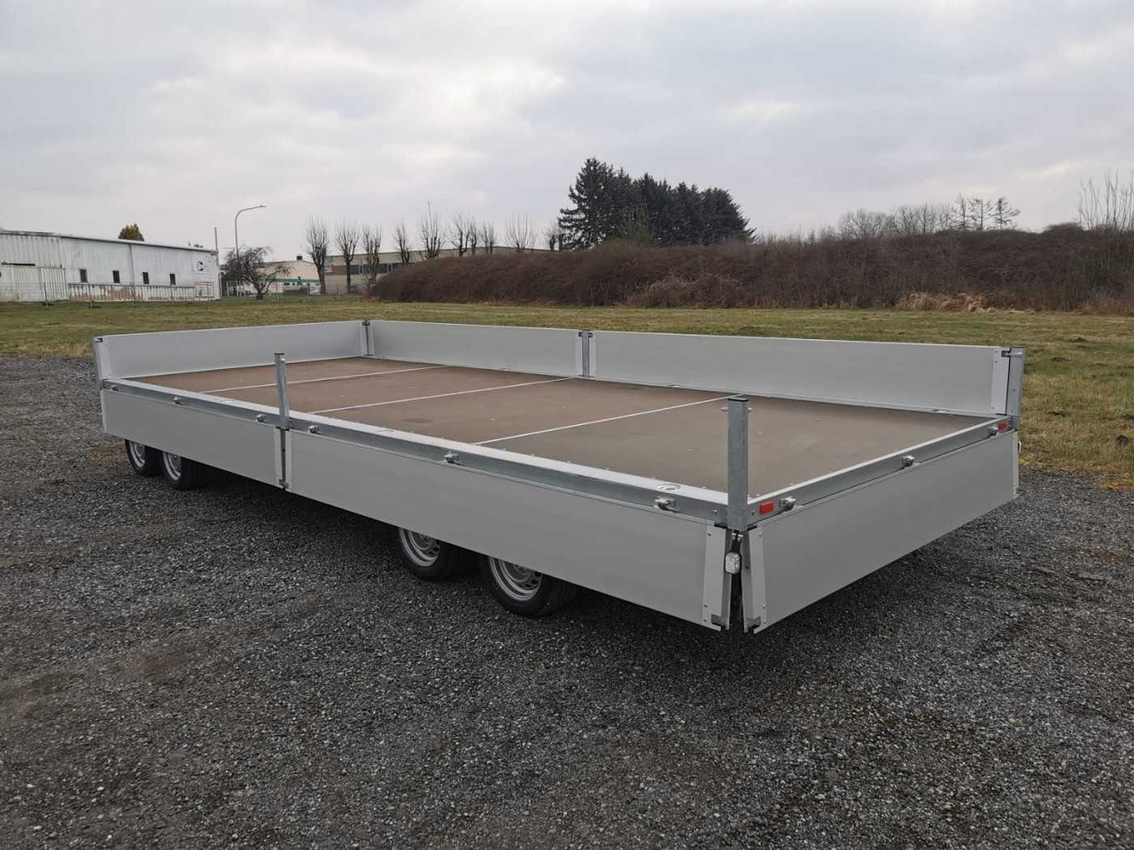 UNSINN UD-4 624-35-13 Drehschemelanhänger - Remolque plataforma/ Caja abierta: foto 4 UNSINN UD-4 624-35-13 Drehschemelanhänger - Remolque plataforma/ Caja abierta: foto 4
