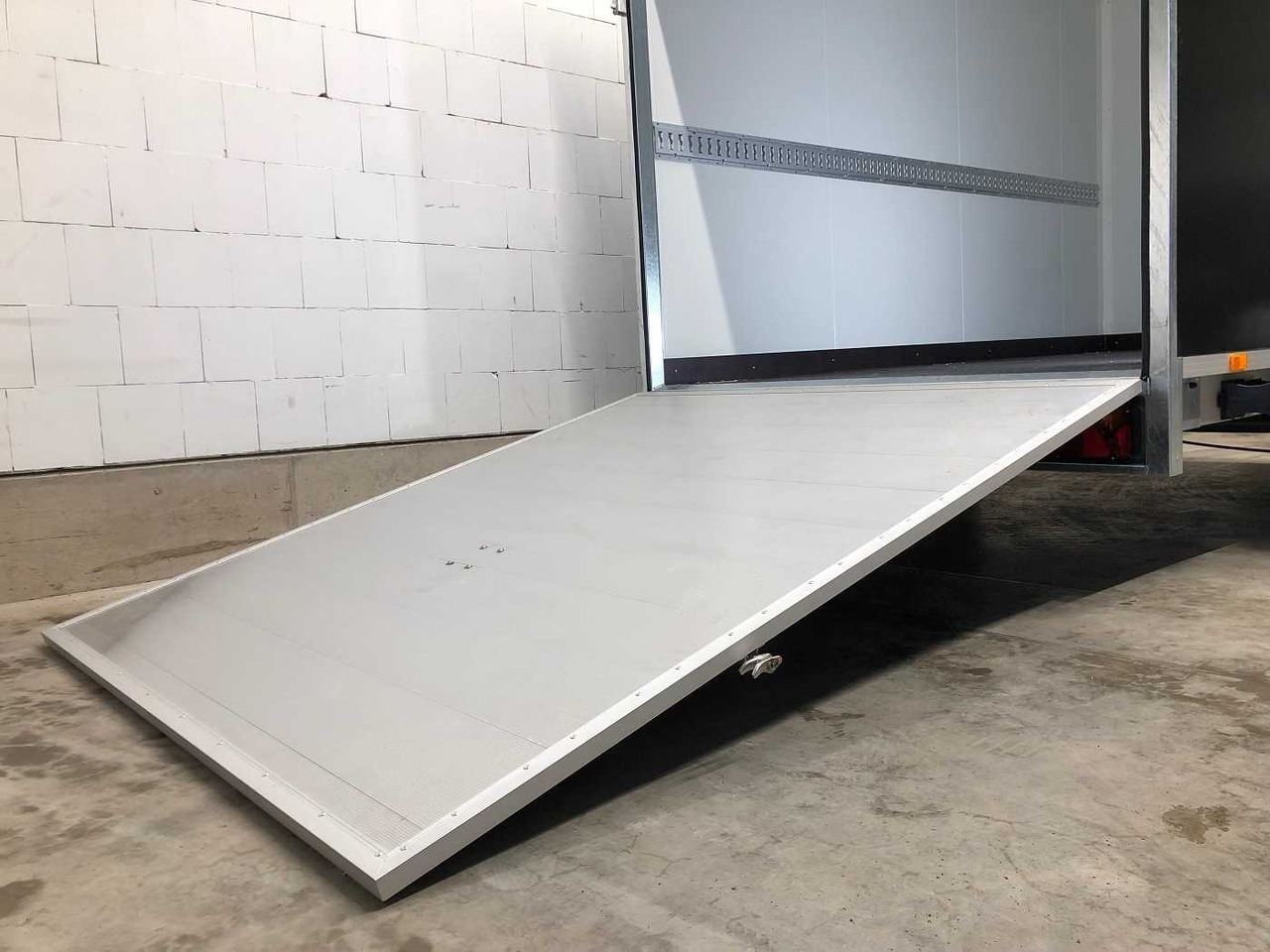 Remolque caja cerrada nuevo VEZEKO TK C 27.35 Rampe Kofferanhänger: foto 21