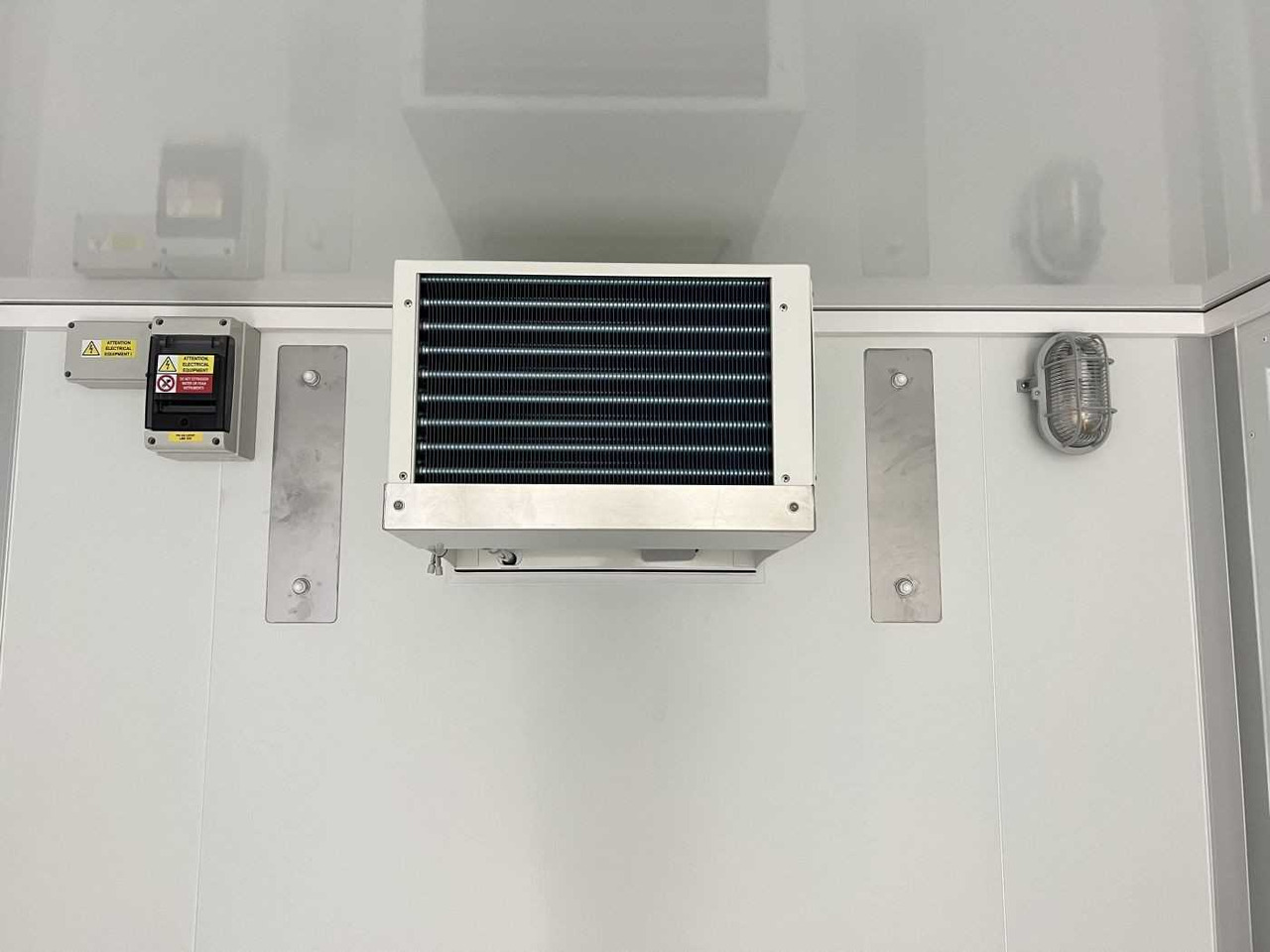 VEZEKO TK C 30.35 KH Rampe ausziehbar Kühlanhänger - Remolque frigorífico: foto 5 VEZEKO TK C 30.35 KH Rampe ausziehbar Kühlanhänger - Remolque frigorífico: foto 5