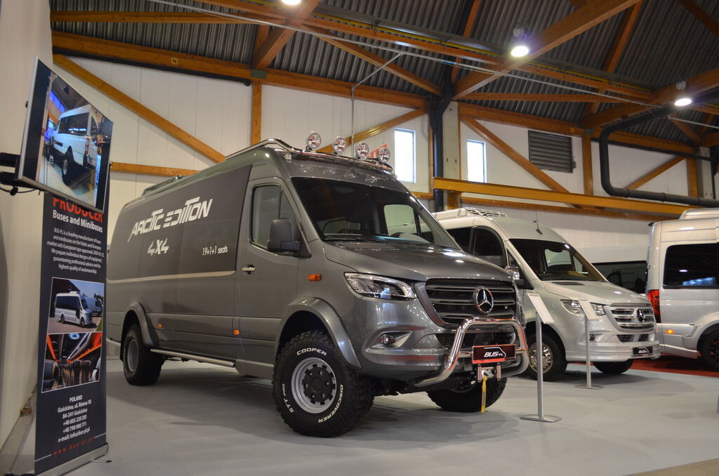 MERCEDES-BENZ Sprinter 519 4x4 high and low drive - Minibús, Furgoneta de pasajeros: foto 2 MERCEDES-BENZ Sprinter 519 4x4 high and low drive - Minibús, Furgoneta de pasajeros: foto 2