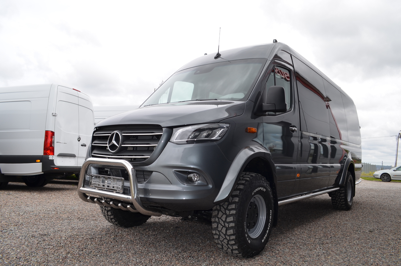 MERCEDES-BENZ Sprinter 519 4x4 high and low drive - Minibús, Furgoneta de pasajeros: foto 1 MERCEDES-BENZ Sprinter 519 4x4 high and low drive - Minibús, Furgoneta de pasajeros: foto 1