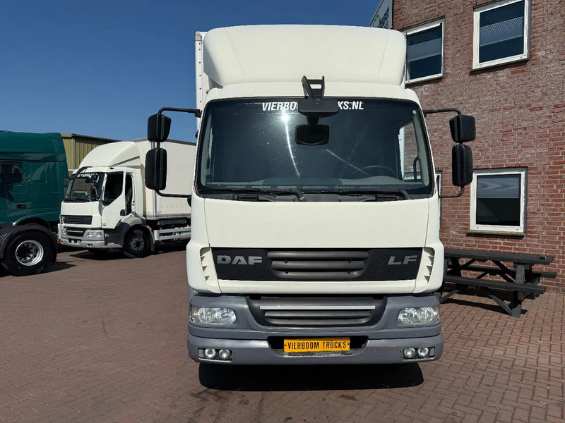 DAF LF 55.250 LF55-250 Box with lift / Manual gearbox Euro5 - Camión caja cerrada: foto 2 DAF LF 55.250 LF55-250 Box with lift / Manual gearbox Euro5 - Camión caja cerrada: foto 2